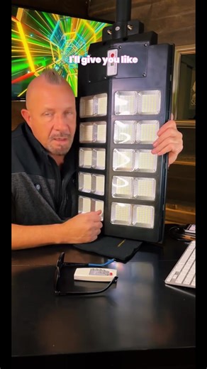 450000 Lumens Solar Street Light for Outdoor Security