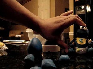 How to Make a gumpaste baby Cookie Monster cake topper