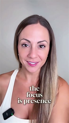 Day 8 - Presence: Holiday Calm Challenge in the Mindfit Mama App