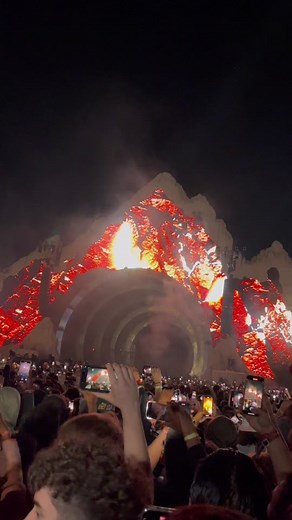 This is the craziest concert intro ive ever seen🔥 Did you go to #AstroworldFestival ⁉️👀 ##travisscott##escapeplan##mikedean##ogchaseb##utopia#astroworld ##cactusjack##drake##concertsss##fyp##viral