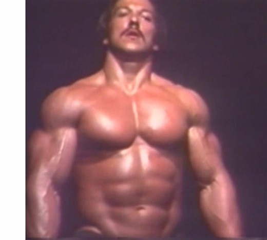 Casey Viator ⚪️ . . . . . . #muscle #muscleguys #bodybuilder #alphamuscle #physiquemodel #muscleappreciation #classicbodybuilding #swole #mensfitness #muscleandfitness #bodybuilding #gym #gymworkouts #workout #musclemotivation #mensfitness #mensfitnessmotivation #gymmotivation #workoutmotivation #muscleposing #bodybuilderposing