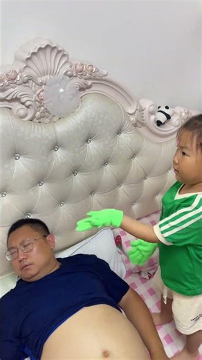 Đùa một cái bong bóng để làm cho bố ngạc nhiên #Cha con gái #Cuộc sống hàng ngày của cha con gái