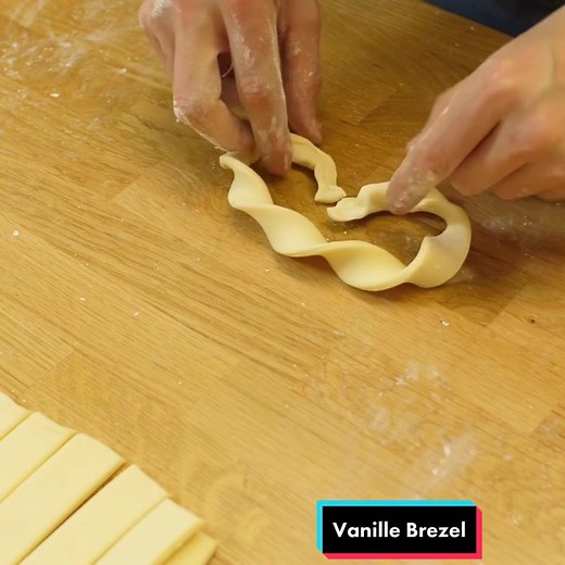 Leckere Vanille Brezel mit UrDinkel Blätterteig Backrezept