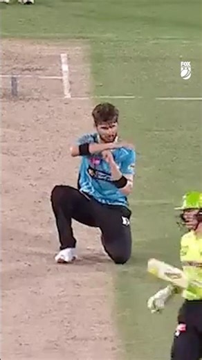 Shaheen REALLY wanted the review, and you can see why 🫣 #cricket #bigbash #bbl15 #shaheenafridi
