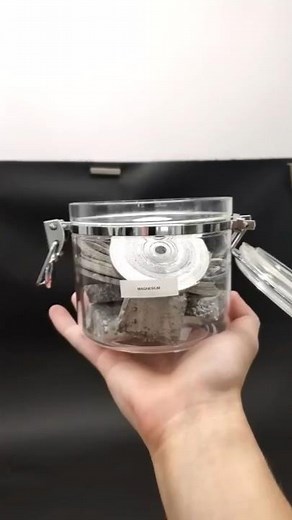 Burning magnesium singes my eyeballs