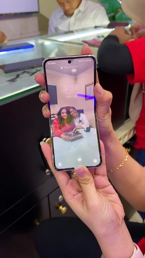 Samsung Z Flip 4 Ganti Fleksibel Done! ✅ Problem customer kami ketika handphonenya di tutup setengah sudah mati, akhirnya kita ganti fleksibel tengahnya agar normal kembali! Ada punya masalah yang sama? Lets go we fixed it! 😋 🏬 AN SERVICE 📍ITC ROXY Lantai Dasar No.103 🏬 BN SERVICE 📍ITC ROXY Lantai Dasar No.111 ( Hardware & Software ) 📱WA : 087869969987 📞HP : 087869969987 📧FB : Andrygodiman 🌐Web: www.Servicehproxymas.com 🛠 Service HP Software Dan Hardware MELAYANI KERUSAKAN : 📌 Mati To