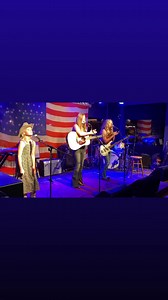40K views · 1.5K reactions | “Boondocks” for an INCREDIBLE crowd at Fox & Locke open mic night. Thought y’all would love to see the reaction clip ❤️ Follow The Bennett Hall Band for more! Little Big Town #martinguitar #foxandlocke #harmony #sundayfunday #openmicnight #thebennetthallband #crowd #awesomecrowd #standingovation | The Bennett Hall Band | Facebook