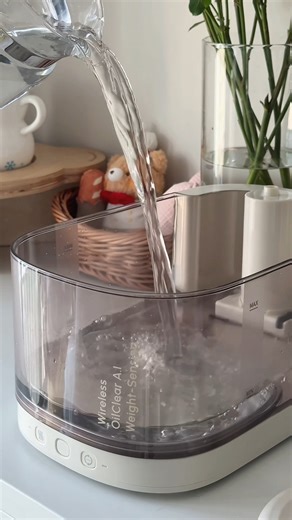 PetSnowy on Instagram: "Hydrate on a whole new level. Wireless weight-sensing tracks each sip, while UV sterilization and whisper-quiet flow keep water fresh and safe, and inviting — all day, every day. Designed to blend seamlessly into your home, and effortlessly into your routine. Pure, human-grade filtration in every drop. #petsnowy #hydration #wirelesswaterfounatin #waterfountain"