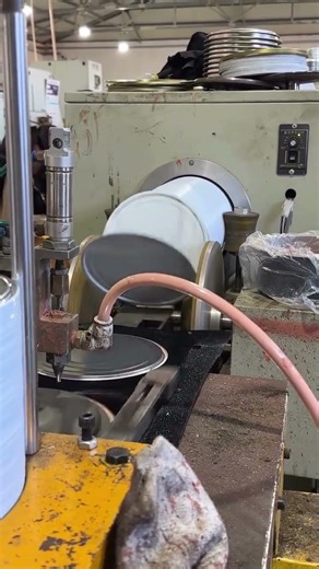 How Mass-Produced Ceramic Plates are Glazed