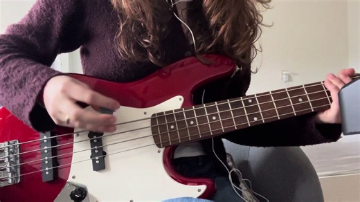 Beginner Guitar Tips for Playing Nirvana's 'Smells Like Teen Spirit'