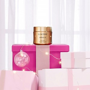 123 reactions · 24 comments | Nuestra exclusiva crema ligera Absolue Soft Cream tiene una textura transformadora que reduce visiblemente las arrugas y líneas finas, al tiempo que rejuvenece la piel con firmeza, luminosidad e hidratación durante 24 horas. ¡Uno de los highlights que no pueden faltar en estas fiestas!  | Lancôme | Facebook