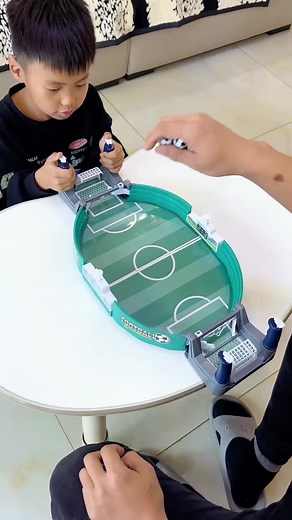 Ini sangat seru, pertandingan sepak bola. Segera lakukan pemesanan!