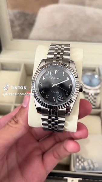 Luxury Seiko Automatic Wristwatch Showcase