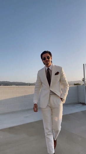 Daniel Robson on Instagram: "it’s linen 🤌🏻 #menswear #mensweardaily #menstyle #classicstyle #italianstyle #italianfashion #oldmoney #suitstyle #summerstyle #linensuit #linen #menssuits"