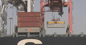 California ports see container surge as retailers rush to beat tariff hikes