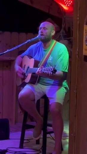 Where to find live music 🎶 in Gulf Shores and Orange Beach? We’ve got you covered! Where should we go next? #BeachesOfAlabama | Itripvacations Alabama Beaches