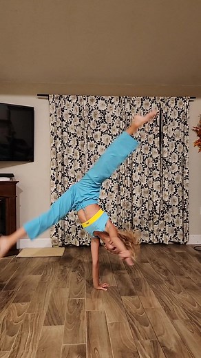 Khloe has a handstand challenge! Duet and Tag us if you do it! Top: Five Dancewear Pants: Daroch #twiggysmalls #trending #handstandchallenge #mambonumber5 @Five dance wear official @DAROCH