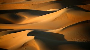 هل تعلم أن الكثبان الرملية تتواصل مع بعضها في الصحراء؟