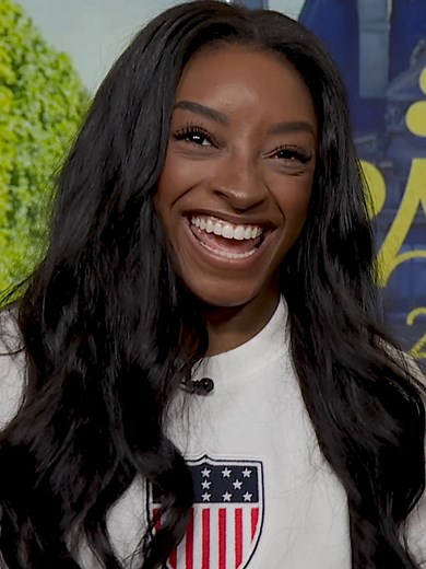 The GOAT meets The ROCCO at the Paris Olympics! 😂🙌🪨 @simonebilesowens #Elmo #SesameStreet #Rocco #SimoneBiles #ParisOlympics