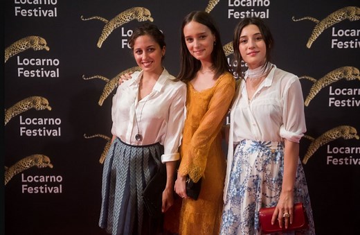 Likemeback, intervista al cast: tre amiche in barca con lo smartphone