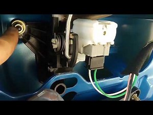 How to change the tailgate button on the 2008 Renault Clio