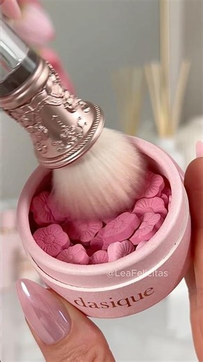 little asmr relaxation to start the weekend😌🩷🌸✨happy Saturday my Angels! @yesstyle #makeup#preppy