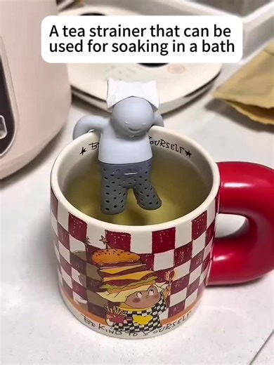 My tea filter is taking a spa day🛀🍵 Abstract little dude chills in hot water, performs vanishing act This isn’t a strainer, it‘s a temporary escape for my soul😂 #FunnyTeaware #BathTime #CreativeGift