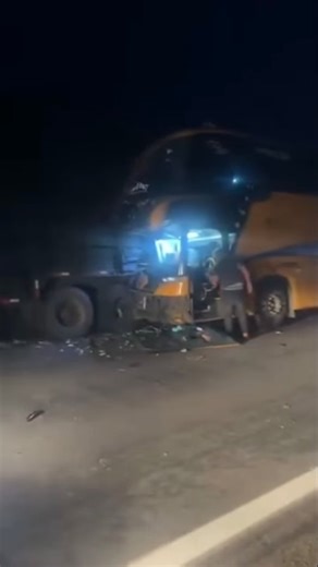 Thiago Ferreira on Instagram: "Acidente com o ônibus do Águia de Marabá em seu retorno da copa São Paulo de Futebol NOTA OFICIAL: O Águia de Marabá informa, com profundo pesar, a ocorrência de um acidente envolvendo o ônibus da equipe do sub-20, nas proximidades da cidade de Crixás do Tocantins, o time estava voltando para Marabá. Infelizmente, em decorrência do acidente, tivemos o falecimento de um integrante da comissão técnica, Hecton Alves, preparador físico da equipe. O técnico Ronan Tyezer