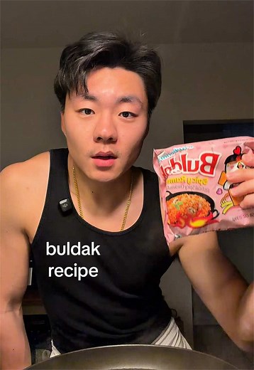 Easy Buldak Ramen Recipe (Mukbang Style)