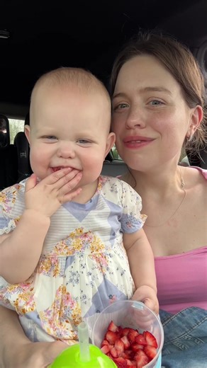 if you encourter an Em-bear in the wild just give her strawberries BUT dont ask to share!!🐻🐻