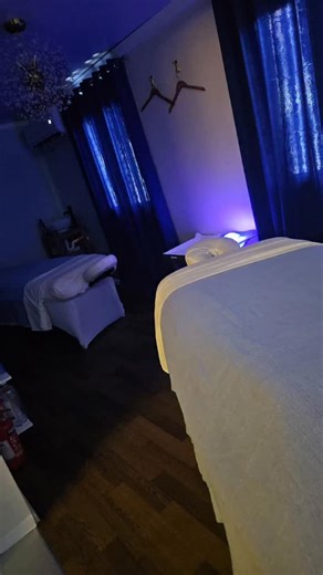 Golden Touch Spa Barbados on Instagram: "💆‍♂️💆‍♀️ Turn your massage into a full experience ✨ Enjoy our private couples suite with complimentary wine or tea. Upgrade your experience by adding a chef-crafted lunch and extra time to fully unwind after your treatment. Perfect for date days and special moments 🤍 Book your couples massage at Golden Touch Spa Barbados 🌿🍷 Call us 418-9090 or 230-0708 Www.goldentouchspabarbados.com #SpaDayVibes #Barbados #btmi"