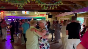 45K views · 435 reactions | Dansbandsveckan i Överkalix & första kvällen på denna vecka 拾 Dansbandet heter AVANT och levererar verkligen en härlig dansmusik  Varmt och riktigt härligt sväng, trots regn så svek inte publiken och stämningen är på topp  Nu är det paus med kaffe och god fika sen kör bandet på med än mer dansmusik. Massa bilder från denna kväll kommer under morgondagen  | Dansbandssidan.com | Facebook