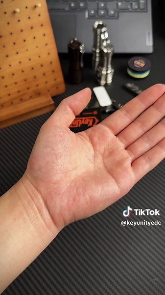 Keyunity KA32SW | Do you want one? #edc #edcgear #titanium #keychain #keychainbusiness #keychains #keychainsforyou #keychainaccessories #keychainasmr #fyp