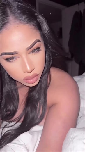 When you catch me staring, it’s because I can’t look away Just a glance says it all. 😌💋🖤