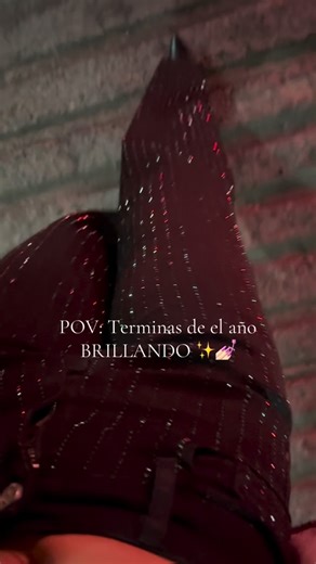 ABME on Instagram: "Últimas unidades de jeans con strass/faldas y más! ✨🙋🏽‍♀️ Chusmea nuestra web y llévate lo más lindo y top para terminar el año con todo ✨ Envíos a todo el país!!!! #jeanstrass #faldasstrass #brillo #outfit #lamborghini"
