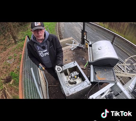 turning old scrap metal into cash how scrap metal collecting off the streets of the uk can earn you money part 1 #money #follow Join me on the streets of the UK as I hunt for hidden treasure in the form of scrap metal! in this video, I take you on a real-life scrap metal run through the streets of the UK! 🚛💨 Watch as I search alleyways, drive through local neighborhoods, and dig through curbside piles to find hidden treasures that most people overlook. From broken washing machines to random ch