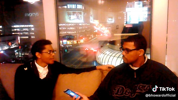 B. Howard explains his thoughts on maintaining individuality within R&B 🎤 and the evolution of the genre.🔥 #RnB #MusicInterview #BehindTheMusic #BHoward #MrPresident Δ*****