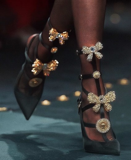 Versace heels for modeling: which heels to use