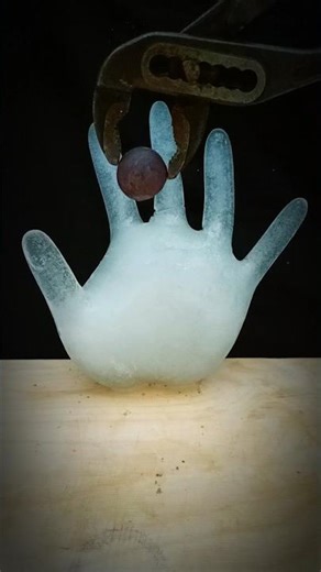 1000°C Hot Ball vs ICE HAND: Absolutely Shocking! 😱🧊#1000degreeball #experiment #extreme #satisfying