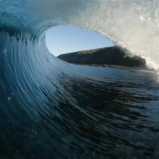 Pure perfection at #teahupoo with @manea.f // Manea Fabisch #bodyboarding #fblifestyle #bigwaves #slabs #surf #surfing | We Bodyboard