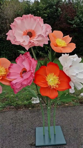 Giant crepe paper butterfly ranunculus and poppy flowers #paperflowers