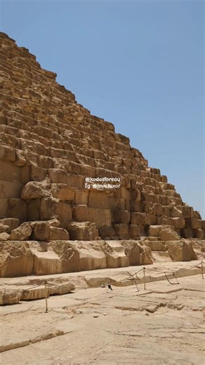 The Raw Scale of the Great Pyramid Blocks 🧱 | Ancient Egyptian Engineering #Shorts #pyramids #egypt
