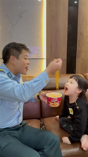 Kana nói hnay ăn mì xào ngon quá ba :))) Tổ bán báo xa mẹ :)))#videovirale #bamekanabaoan #videoviralシ #xuhuong #quânđộinhândânviệtnam