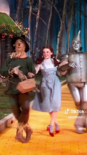 This is probably the biggest myth in film history 🦤 #wizardofoz #filmhistory #movietok #urbanlegend #oz