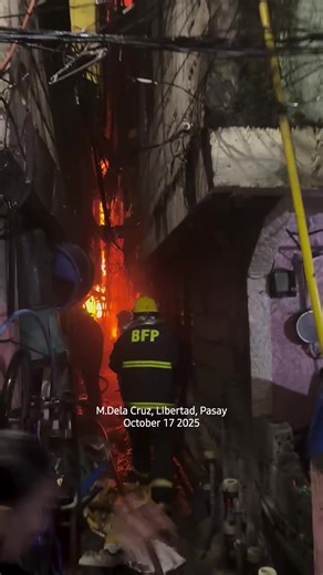 🚨 FIRE ALARM ❗️OCT 17 25 📍LOCATION: M.Dela Cruz, Libertad, Pasay Alarm Status: 2nd alarm . . . . 🎥 Bro Jonathan Cruz #zerothreetwobumbero #Txtfirephilippines #FireAlert #Firealarm #Residentialfire #Commercialfire #FireAlertPH #Firealarmph #AlarmaPilipinas #FireandRescuePH #fyp | 032 Bumbero