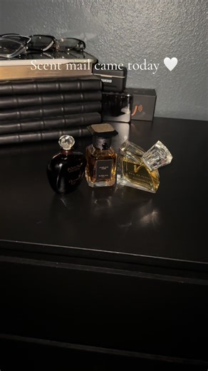 Exploring Vintage Perfumes: Timeless Scents and History