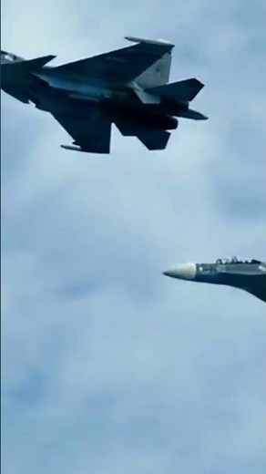 This Is Why Fighter Jets Fly In Formation
