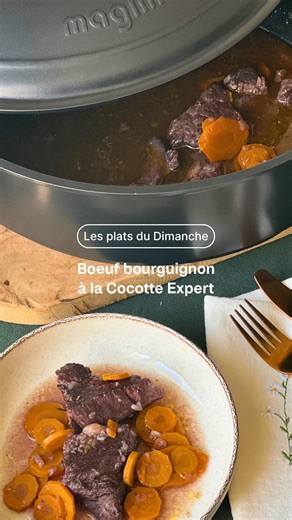 Plat mythique de la cuisine française 🇫🇷 : le bœuf bourguignon Avec le duo Cook Expert Cocotte Expert, tout devient plus simple et plus savoureux ✨ Retrouvez la recette sur notre App ou dans le livre spécial Cook Expert 😉 👉 Le Cook Expert prépare et lance la cuisson, la Cocotte Expert prend le relais pour un mijotage parfait Résultat : une viande ultra fondante et une sauce riche en goût 🤤 | Magimix