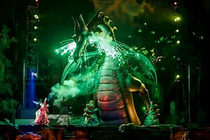 Fantasmic! returning to Disneyland in 2022! | Chip and Company