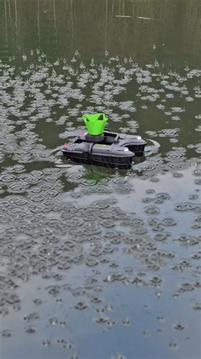 The #RidgeMonkey Hunter baitspreader The wind-up system that never lets you down. Dependable. Durable. Designed to perform. #hunter #baitspreader #wubs #baitboat #bait #baiting #pellets #particle #boilies #boat | Bait Boat Pod